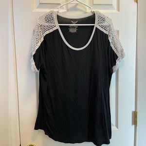 **SOLD** Black and White 2X Faded Glory Top